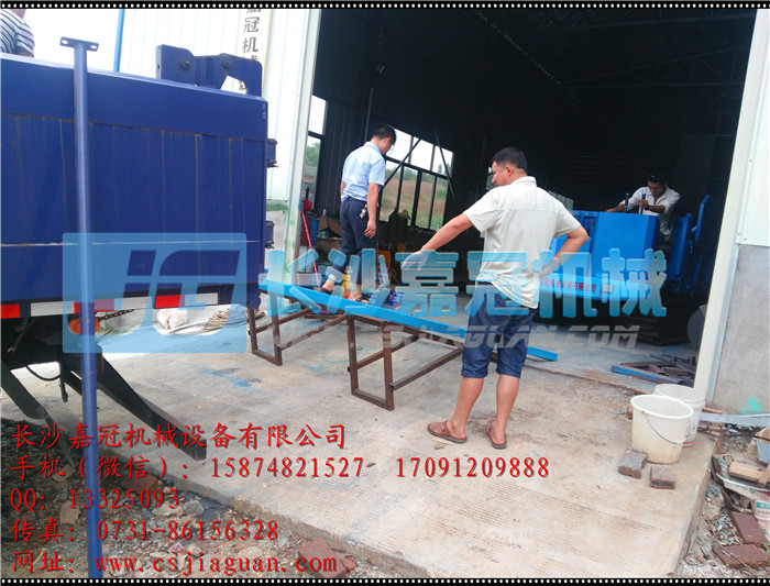 履带运输车装车图片1